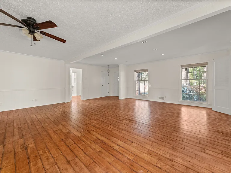 1247 Sycamore Dr — Photo 10