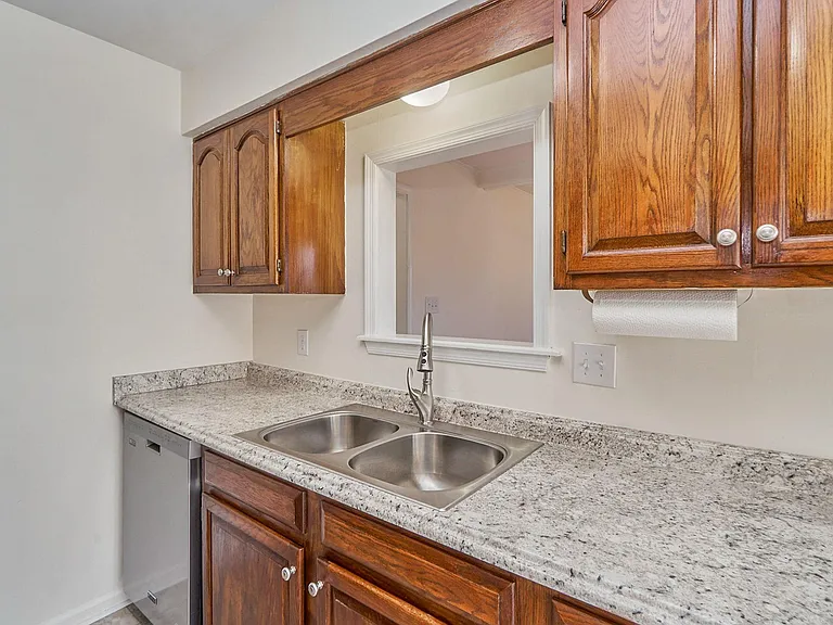 1221 Garth Ct — Photo 9
