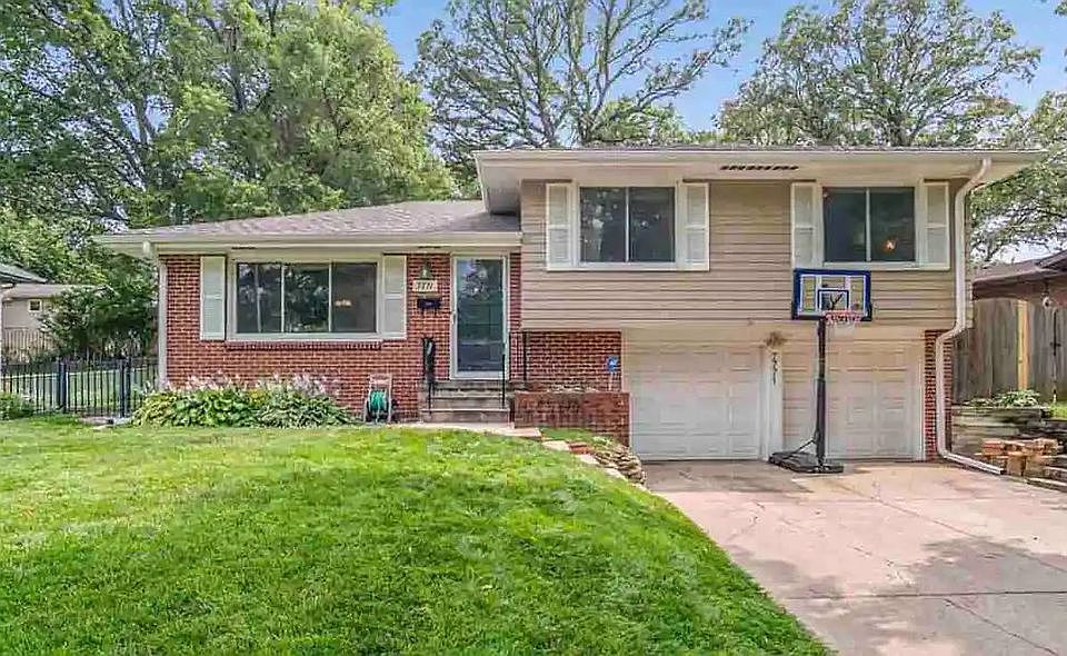 1st image of 7771 Park Ln