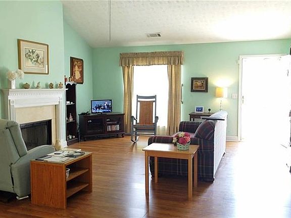 4th image of 3236 Harmony East Dr