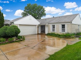 9600 Wooded Path Dr, Palos Hills, IL 60465