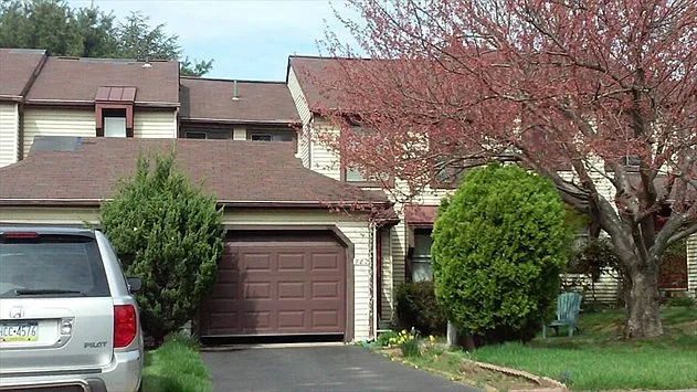 782 Newbury Ct photo 1