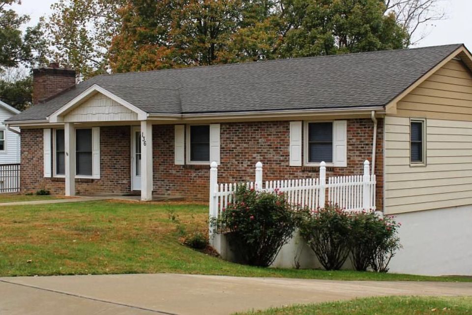 1st image of 136 Valley View Dr