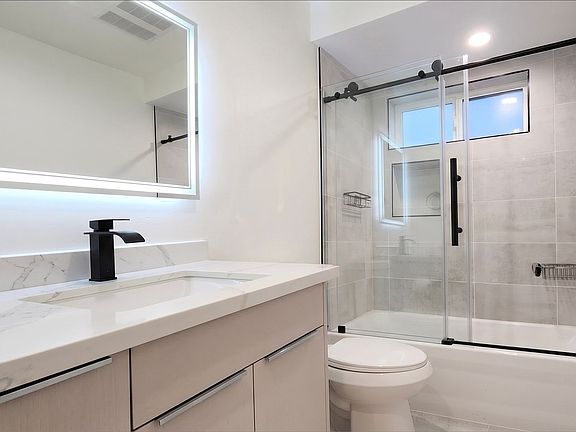 3rd image of 1345 3/6 Seward St