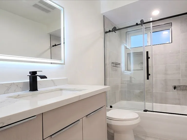 1345 3/6 Seward St — Photo 3