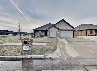 1117 Penn Ln, Moore, OK 73160