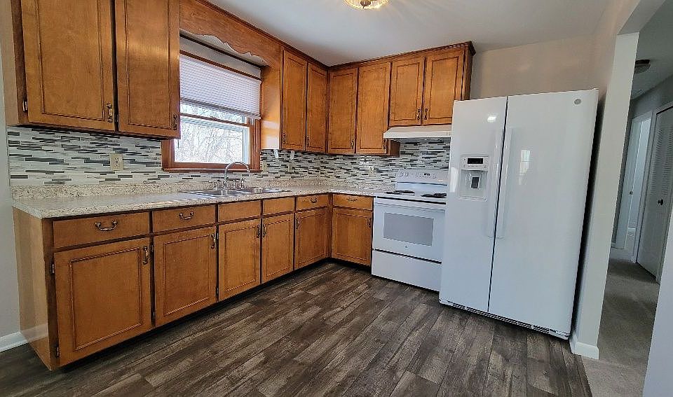 2nd image of 216 Brookside Ter