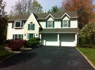 17 Lorie Dr, East Hanover, NJ 07936