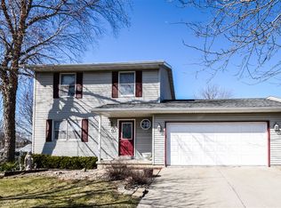 12 Cedar Ct, Bloomington, IL 61701