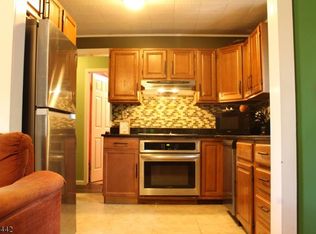 11 Larson Trl, Hopatcong, NJ 07843