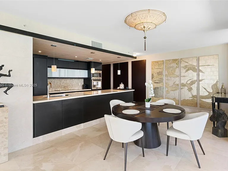 5875 Collins Ave #1902 — Photo 14