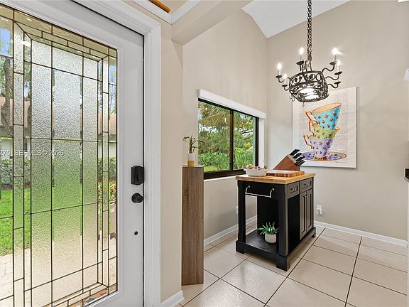 5th image of 4148 Palm Forest Dr N