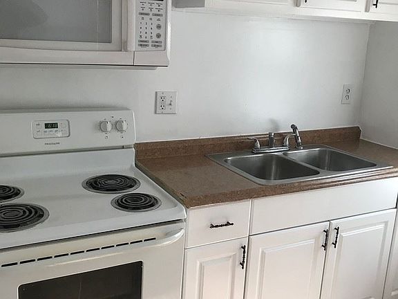 4th image of 4640 1/2 Cuming St