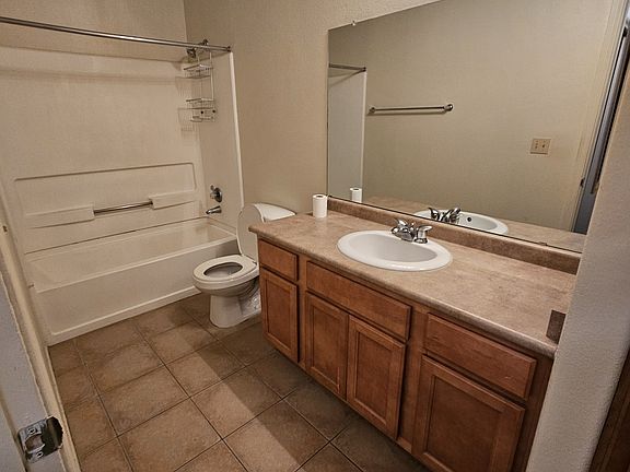 4th image of 3830 S Lakewood Pkwy #1066