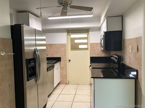 3rd image of 2250 SW 47th St Unit 1