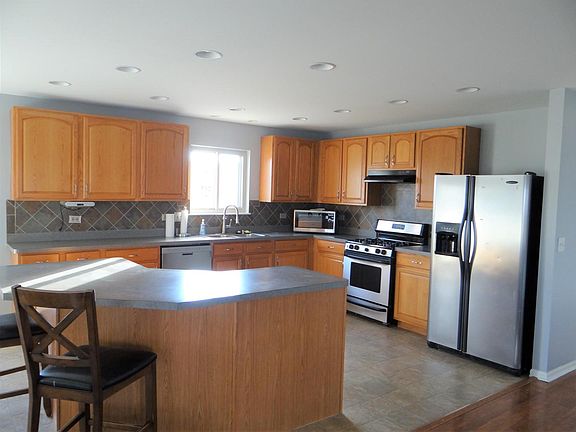 5th image of 615 E Battista Dr