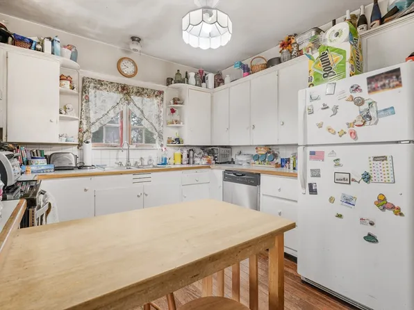 130 Arnold St, New Bedford, MA 02740