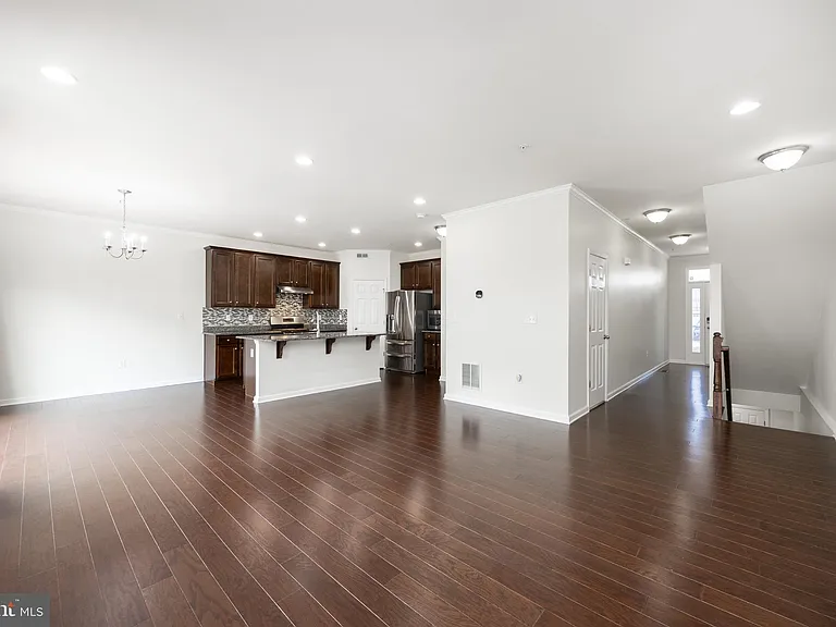 253 Fairfield Cir W — Photo 9