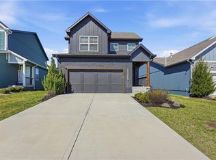 8809 SW 9th Ter, Blue Springs, MO 64064