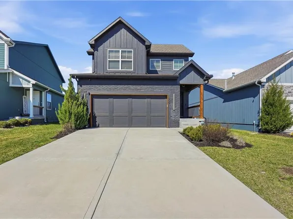 8809 SW 9th Ter, Blue Springs, MO 64064