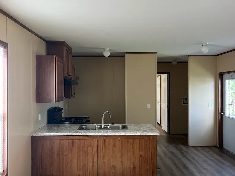 1800 N East Ave — Photo 3