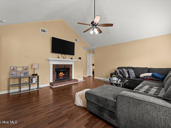 3rd image of 3525 Stafford Street