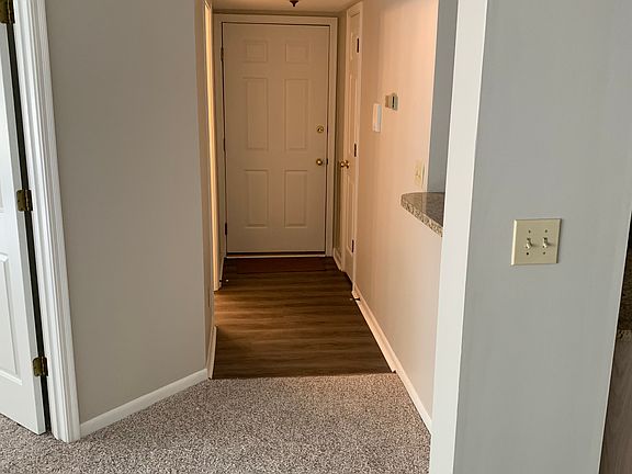 3rd image of 580 Cloverfield Ln APT 201