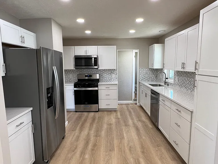 7326 Dell Haven Dr — Photo 4