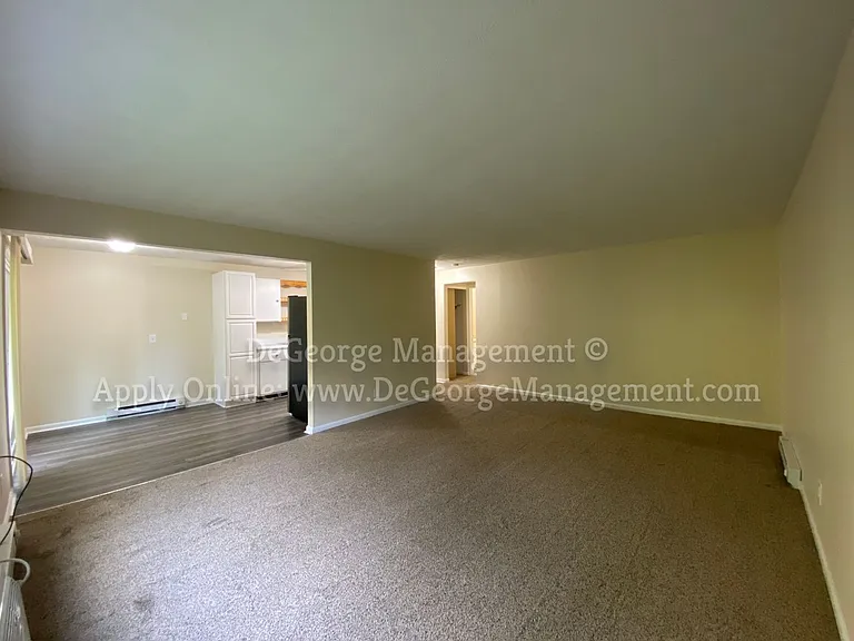Woodside Court Apartments — Photo 25