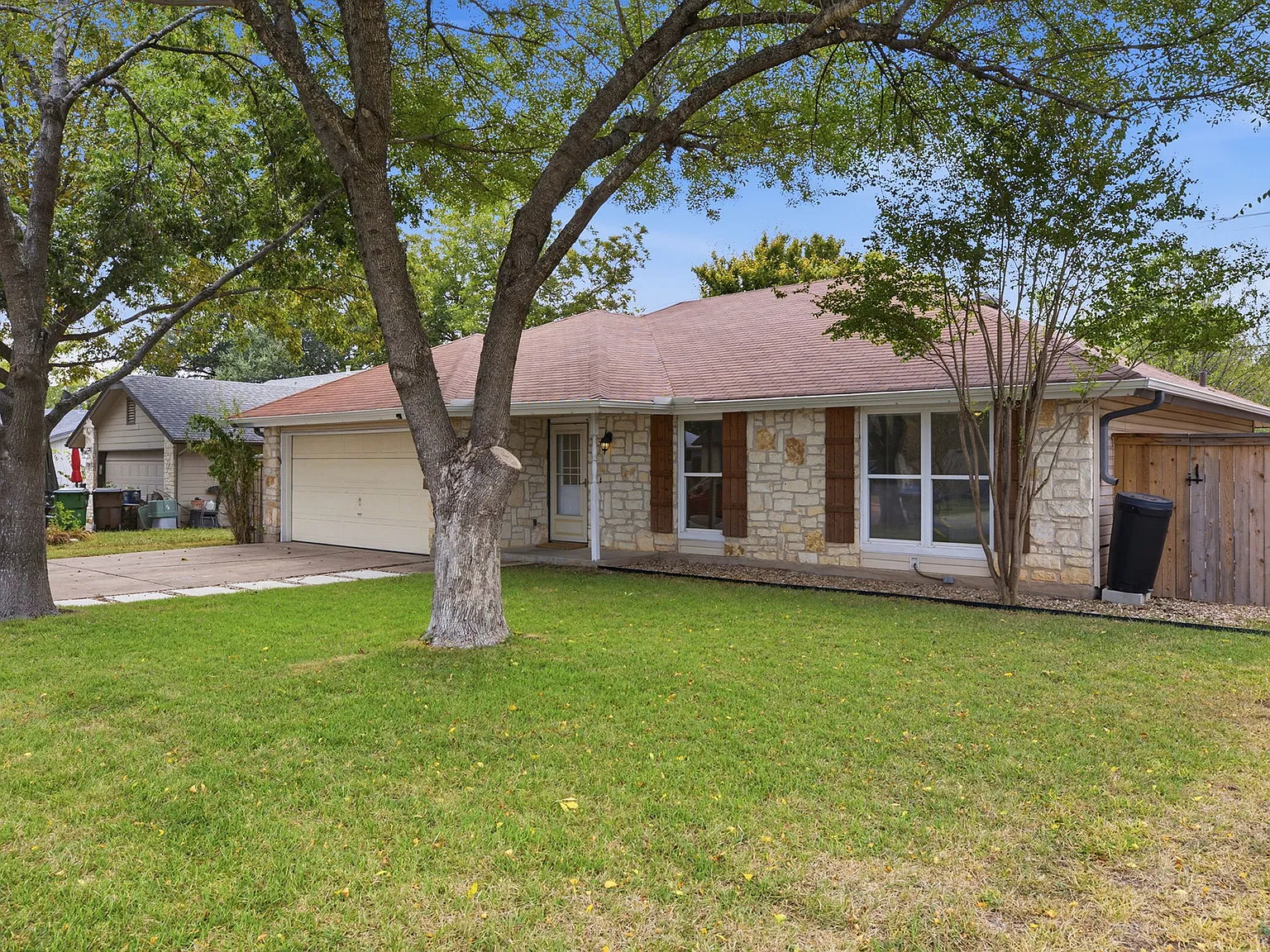 3 bed, 1335 sqft, $1,895 — Photo 4