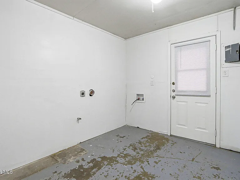 4609 Skylark Way — Photo 32