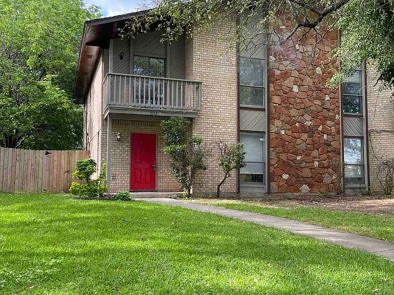 502 E Beltline Rd #B — Photo 2