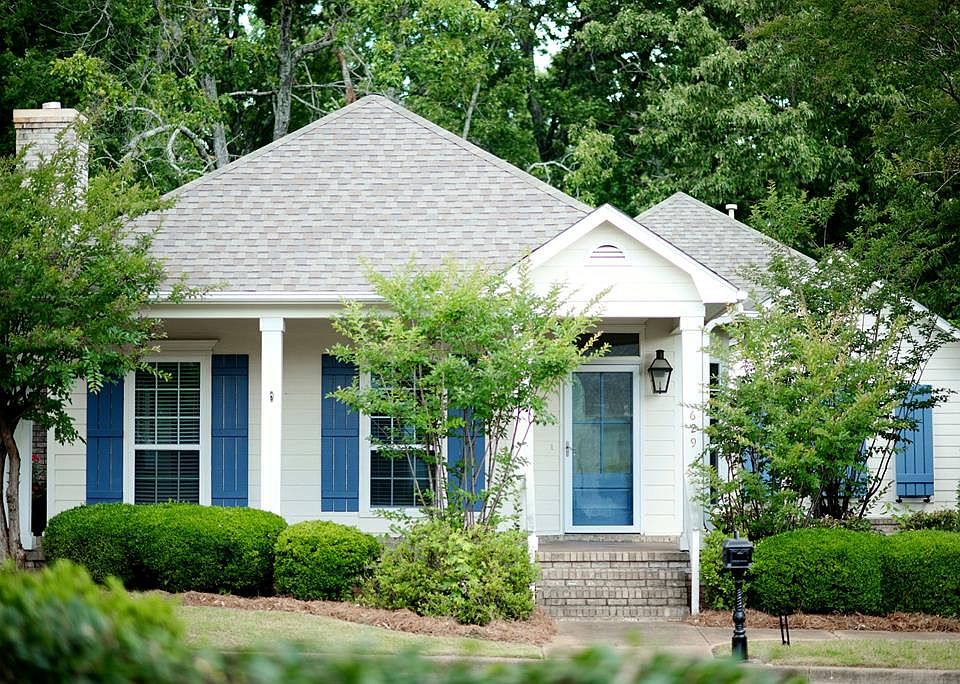 1st image of 629 Piedmont Dr