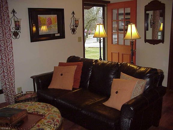 2nd image of 671 Lakeview Dr