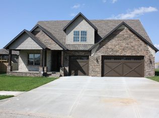 815 E Romeo Ct, Nixa, MO 65714