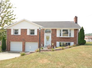 624 Longvue Dr, Houston, PA 15342