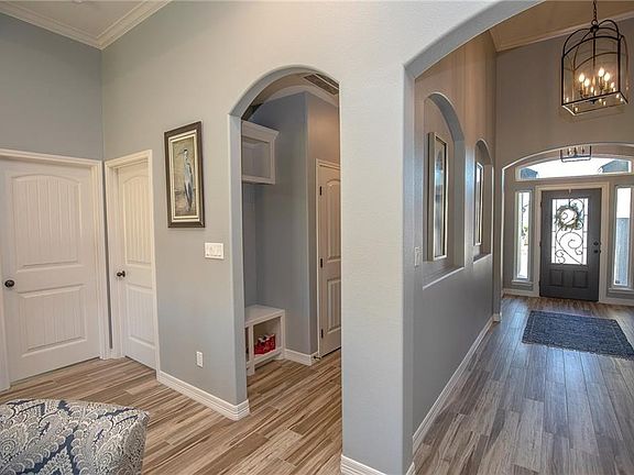 4th image of 6542 Paddington Dr