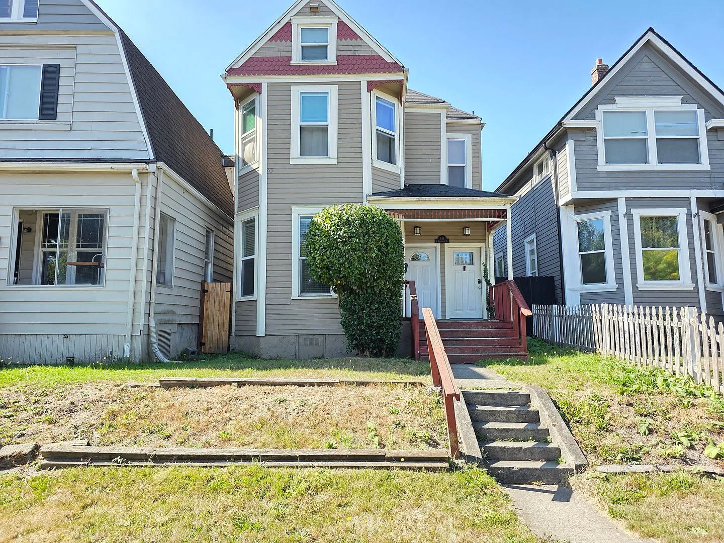 616 South Ainsworth Ave A&B — Photo 1