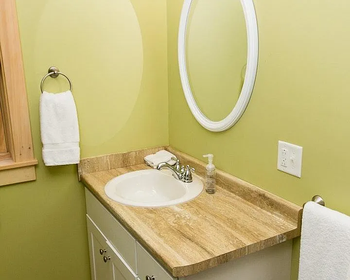 second floor full bathroom