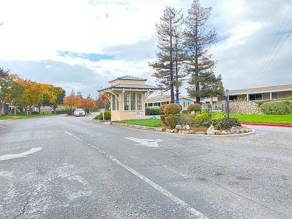 2nd image of 123 Chateau La Salle Dr #123
