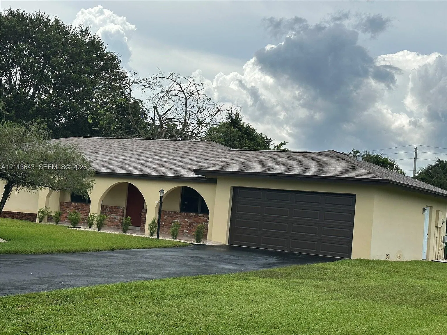 Davie Oaks — Photo 2