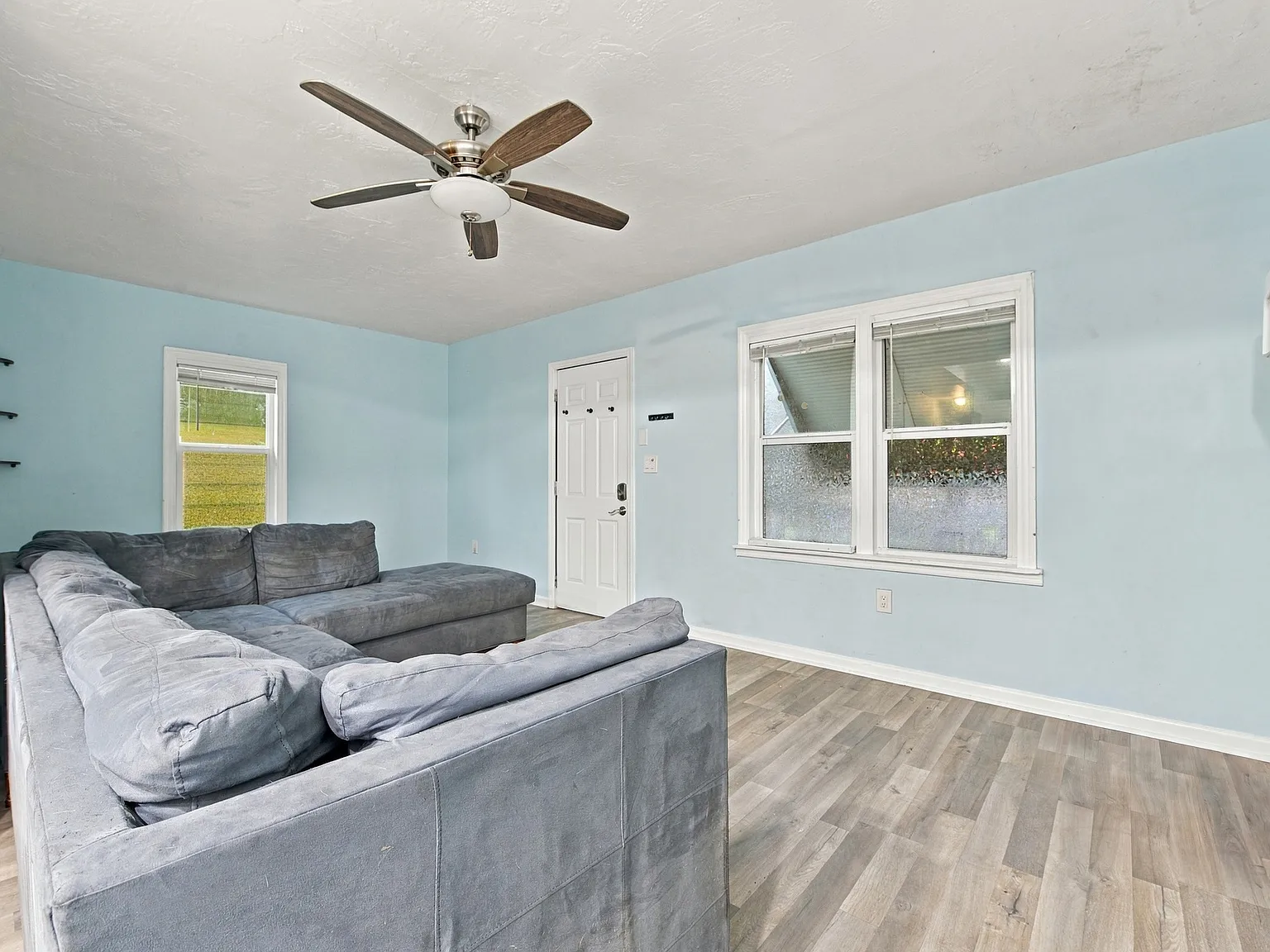 2 bed, 800 sqft, $2,050 — Photo 3