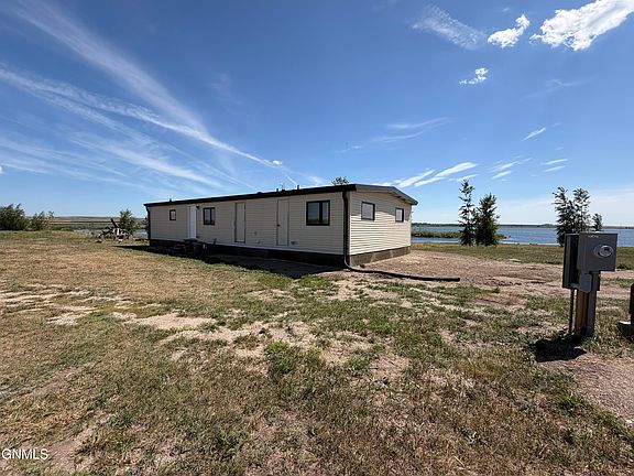 2nd image of 122 Round Lake Rd