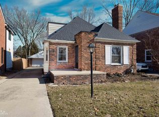 1448 Vernier Rd, Grosse Pointe Woods, MI 48236