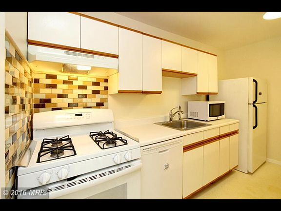3rd image of 5109 Crossfield Ct APT 13
