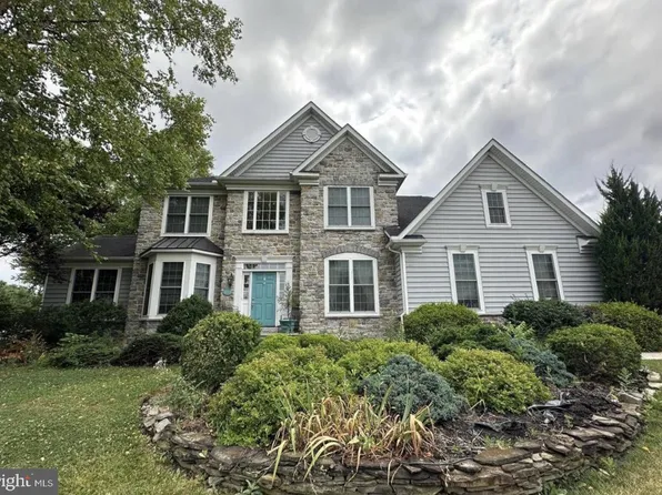 878 Joy Dr, Greencastle, PA 17225