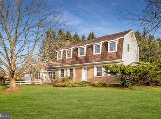 913 Knoll Ct, Moorestown, NJ 08057