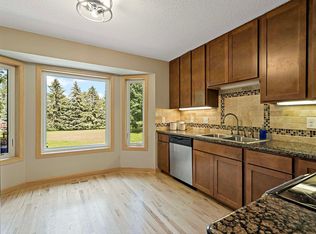 1437 Foxglove Ct, Shakopee, MN 55379