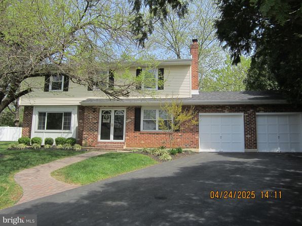 212 Emily Ln, Upper Chichester, PA 19061