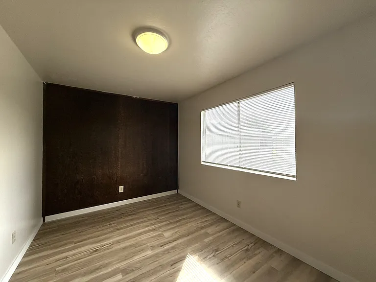 1505 W 3rd St #F — Photo 10